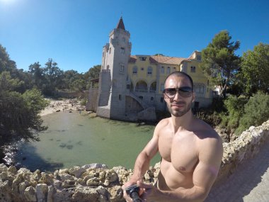 Adam bir Selfie alarak Cascais, Portekiz