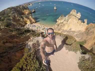 Algarve Beach, Portekiz'de bir Selfie alarak adam