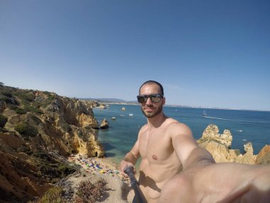 Algarve Beach, Portekiz'de bir Selfie alarak adam