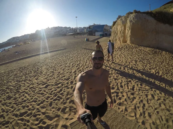 Adam alarak bir Selfie bir Beach Cascais, Portekiz
