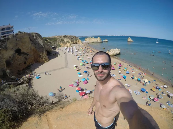Algarve Beach, Portekiz'de bir Selfie alarak adam