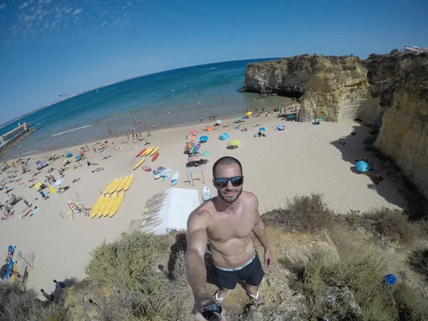Algarve Beach, Portekiz'de bir Selfie alarak adam