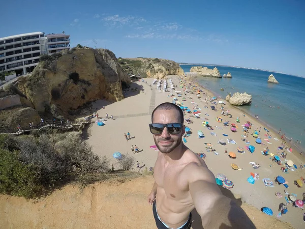Algarve Beach, Portekiz'de bir Selfie alarak adam
