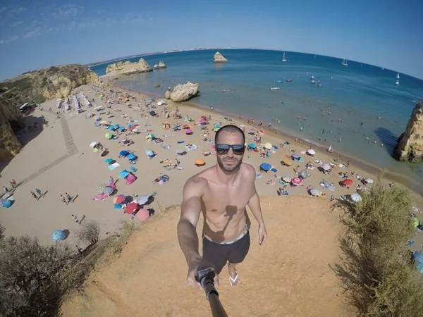 Algarve Beach, Portekiz'de bir Selfie alarak adam