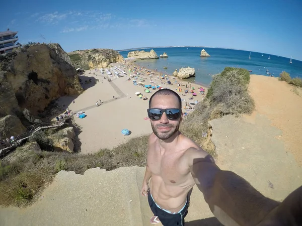 Algarve Beach, Portekiz'de bir Selfie alarak adam