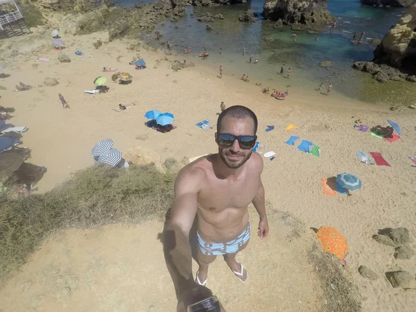 Algarve, Portekiz Beach'de bir adam görünümü