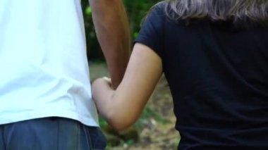 Baba ve kız elele