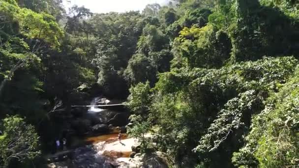 Vodopád na Ilhabela, Sao Paulo, Brazílie — Stock video