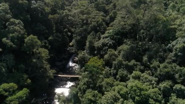 Cascada en Ilhabela, Sao Paulo, Brasil — Vídeo de stock