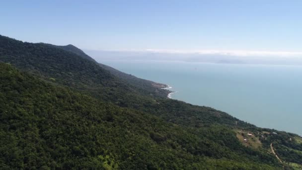 Πετώντας πάνω από Ilhabela, Σάο Πάολο, Βραζιλία — Αρχείο Βίντεο