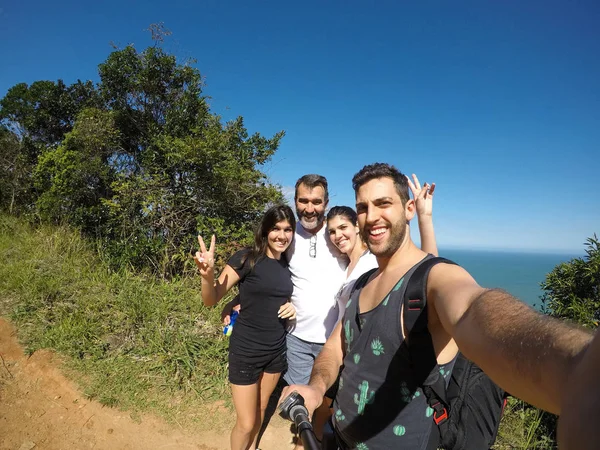 이사벨라, 상파울루, 브라질에에서 있는 selfie 복용 하는 가족 — 스톡 사진