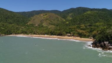 Jabaquara Beach, Ilhabela, Brezilya üzerinden uçan