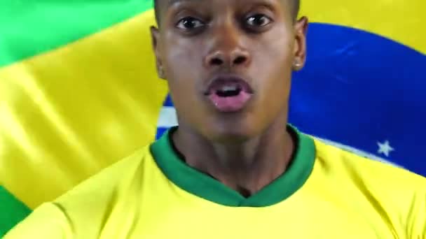 Ganador brasileño con bandera de Brasil — Vídeos de Stock