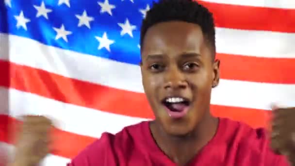 American Guy vince con la bandiera USA — Video Stock