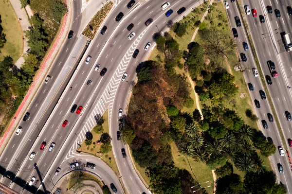 Vista superior do tráfego em São Paulo, Brasil — Fotografia de Stock