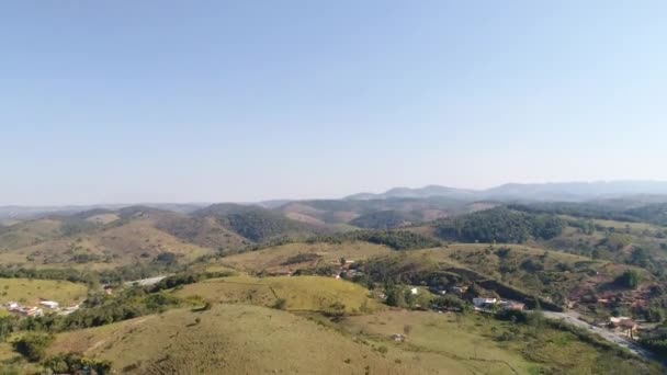 Antenne einer brasilianischen Landschaft per Drohne — Stockvideo