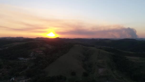 Antenne einer brasilianischen Landschaft per Drohne — Stockvideo