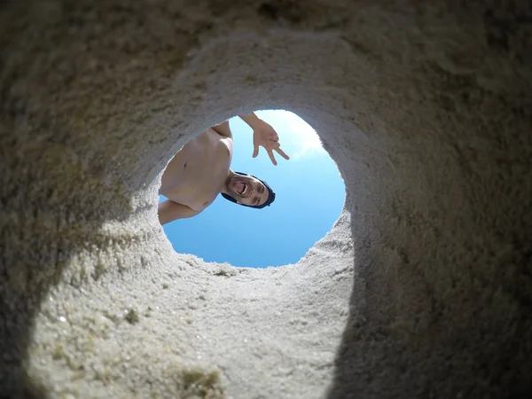 해변에는 selfie를 복용 하는 브라질 사람 — 스톡 사진