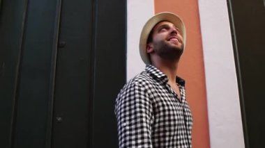 Yürüyüş ve Pelourinho, Salvador, Brezilya dört gözle genç yolcusu