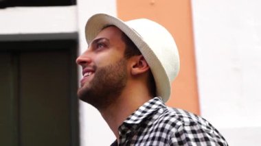 Yürüyüş ve Pelourinho, Salvador, Brezilya dört gözle genç yolcusu