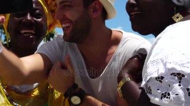 Salvador, Brezilya için Lacerda asansörde bir Baiana ile bir selfie alarak turizm