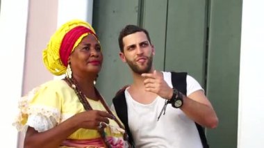 Brezilyalı kadın rehber turist Pelourinho, Brezilya