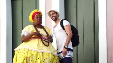 Brezilyalı kadın rehber turist Pelourinho, Brezilya