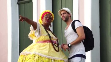 Brezilyalı kadın rehber turist Pelourinho, Brezilya