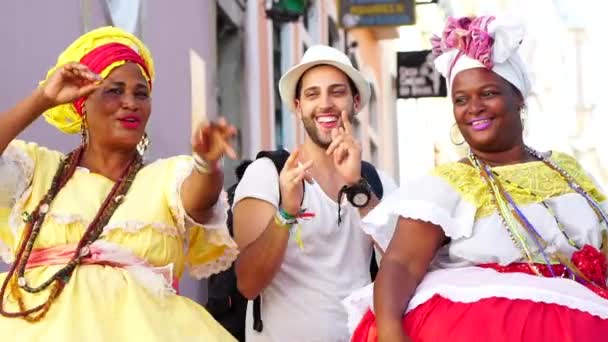 Dansen met Braziliaanse vrouw - "Baianas" — Stockvideo