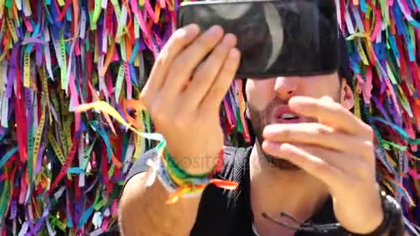 Guy vesz egy selfie-Bonfim templom, Salvador, Bahia, Brazília — Stock videók