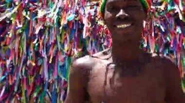 Brezilyalı adam dans Bonfim Kilisesi, Salvador, Bahia