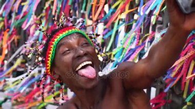 Brezilyalı adam Bonfim Kilisesi, Salvador, Bahia adlı bir Selfie alarak