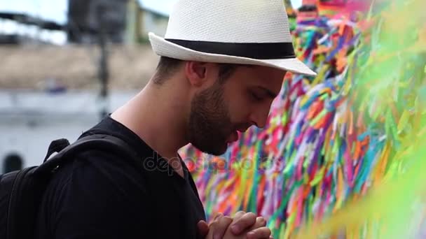 Toeristische bidden in Bonfim kerk, Salvador, Bahia, Brazilië — Stockvideo