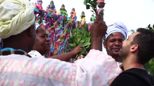 Candomble gruppen välsignelse turist i Salvador, Bahia, Brasilien — Stockvideo
