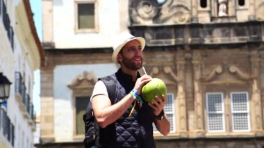 Brezilyalı adam keşfetmek Pelourinho, Salvador, Brezilya