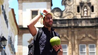 Brezilyalı adam keşfetmek Pelourinho, Salvador, Brezilya