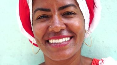 Brezilyalı kadın portresi giyinmiş geleneksel Baiana kıyafetleri Salvador, Bahia, Brezilya içinde
