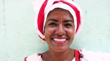 Brezilyalı kadın portresi giyinmiş geleneksel Baiana kıyafetleri Salvador, Bahia, Brezilya içinde