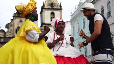 Baiana ile - Salvador, Bahia, Brezilya Brezilyalı kadın dans