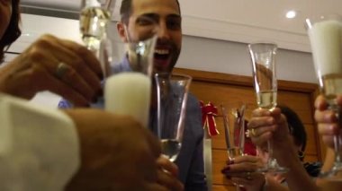 Aile birlikte Noel alkış kavramı