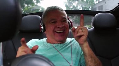 Mutlu komuta sizde arabada müzik dinleme