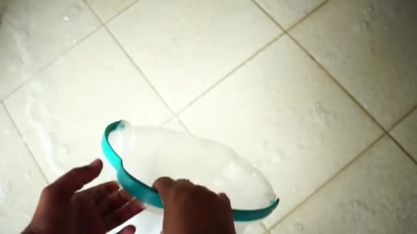 Empregada Doméstica Limpeza Chão Com Vassoura Pov — Vídeo de Stock