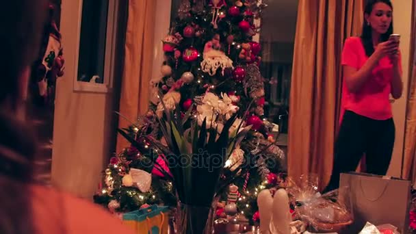 Family Exchange Presents Christmas Amigo Secreto Portuguese — Stock Video