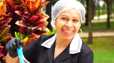 Ev işlerinde yardımcı portresi