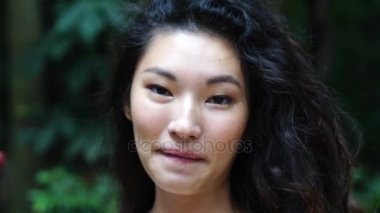 Asyalı güzel bir kızın portresi.