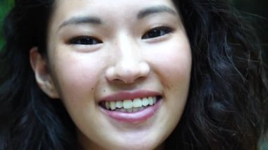 Asyalı güzel bir kızın portresi.