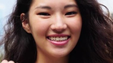 Asyalı güzel bir kızın portresi.