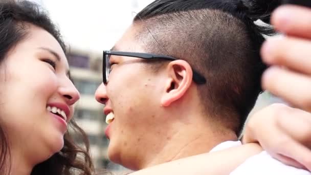 Азіатська Пара Приймаючи Selfie — стокове відео