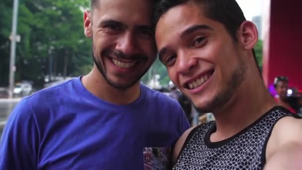 Gay Couple Taking Selfie Paulista Avenue Sao Paulo Brazil — Stock Video