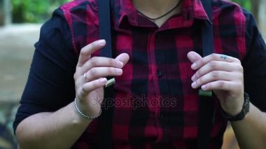 Şık kız giyiyor askı